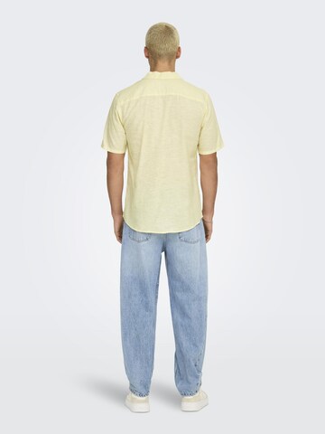 Coupe regular Chemise 'Caiden' Only & Sons en jaune