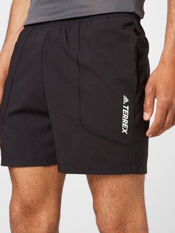 Regular Pantaloni outdoor de la ADIDAS TERREX pe negru