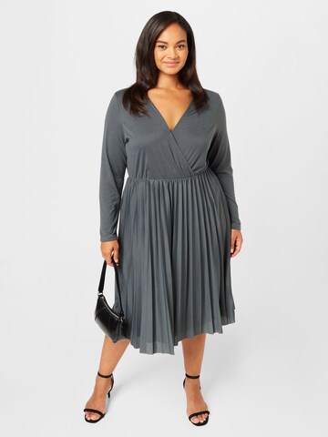 Robe 'Cleo' ABOUT YOU Curvy en vert