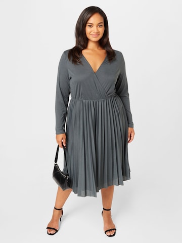 Robe 'Cleo' ABOUT YOU Curvy en vert