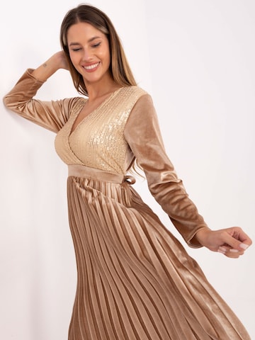 Madnezz House Dress in Beige