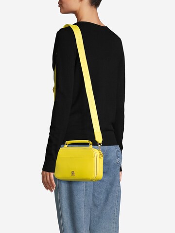 Borsa a mano 'Iconic' di TOMMY HILFIGER in giallo: frontale