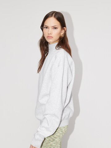 Sweat-shirt 'Birka' LeGer by Lena Gercke en gris : sur le côté