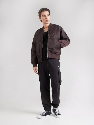 NEW ERA Zúžený Kapsáče – černá