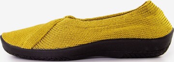 Chaussure basse Arcopedico en jaune