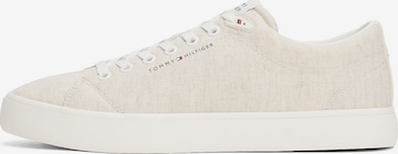 Baskets basses TOMMY HILFIGER en blanc : devant