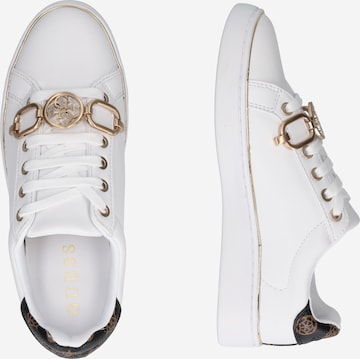 Sneaker low de la GUESS pe alb