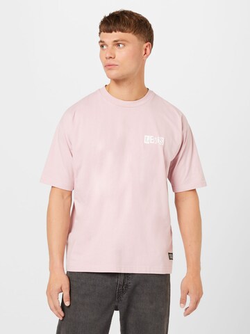 Levi's Skateboarding Shirt in Pink: front