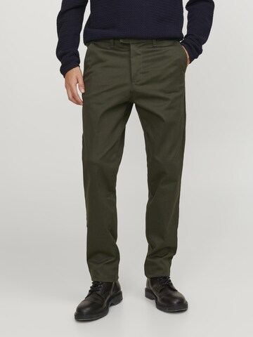 JACK & JONES Regular Chino Pants in Green: front