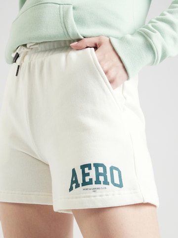 AÉROPOSTALE Regular Shorts in Weiß