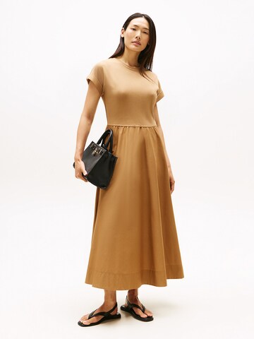 Robe TOMMY HILFIGER en marron : devant