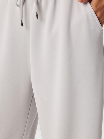 Wide leg Pantaloni di Happiness İstanbul in grigio