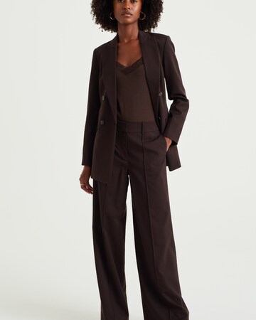 Top di WE Fashion in marrone