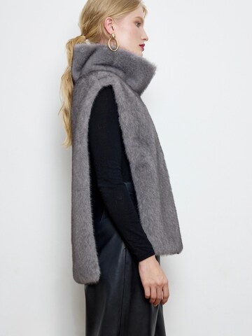 BASSIA Weste 'Faux-mink-fur gray dickey'‌‌‌‌‌‌‌‌‌ in Grau