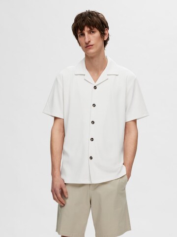 SELECTED HOMME Button Up Shirt in White: front