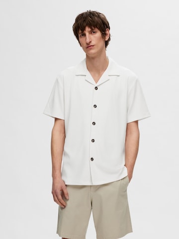 SELECTED HOMME Comfort fit Button Up Shirt in White: front