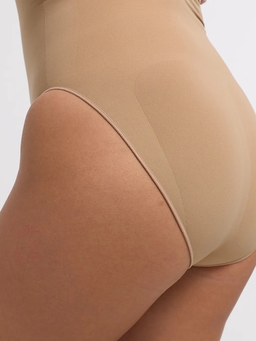 Body modellante 'Cami Sculpting Bodysuit with Slip' di cfab in beige