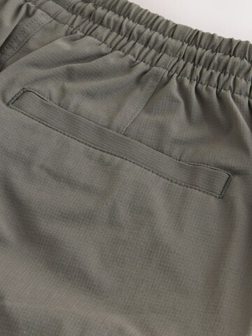 Next Szabványos Cargo nadrágok - szürke