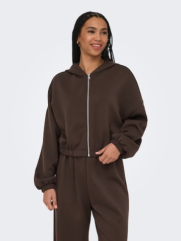 ONLY - Sudadera con cremallera 'ONLScarlett' en marrón: frente