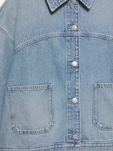 Geacă de primăvară-toamnă de la Pull&Bear pe albastru