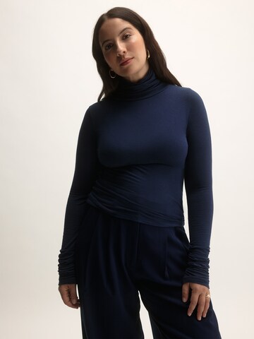 Maglietta di KAVAZI in blu: frontale