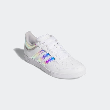 Baskets basses ADIDAS SPORTSWEAR en blanc