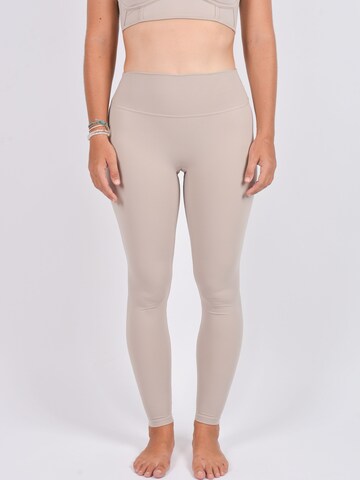 Kadoo Slimfit Leggings 'Flow - Dune (recycelt)' in Beige: voorkant