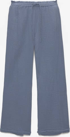 Pull&Bear Regular Trousers in Blue: front