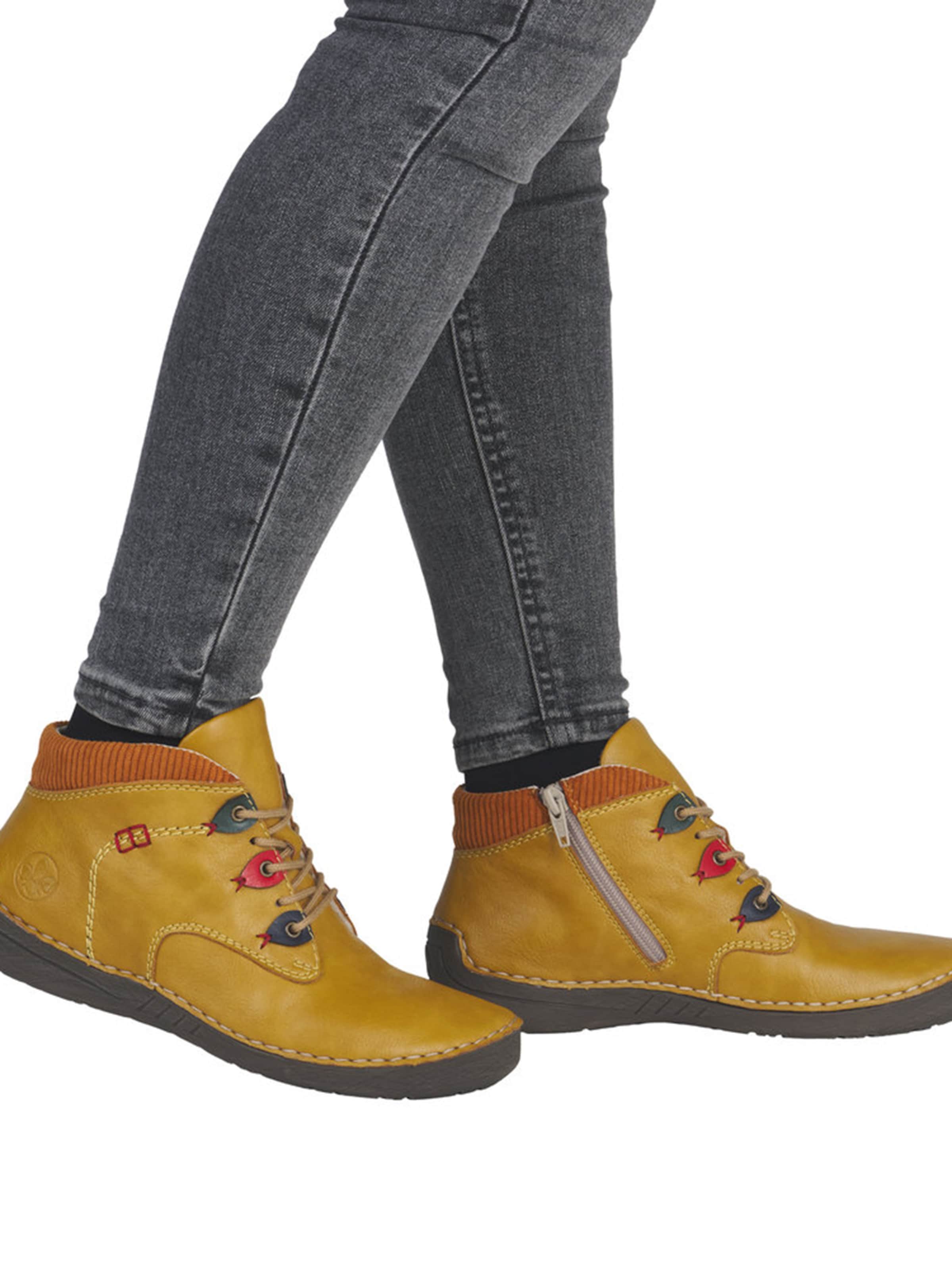 Ghete cu șireturi de la Rieker pe galben