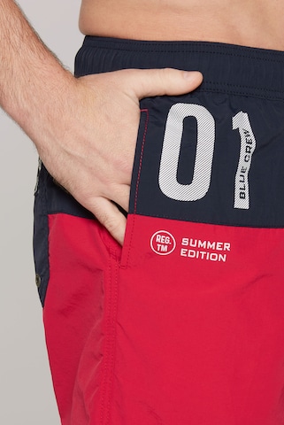Pantaloncini da bagno di CAMP DAVID in rosso