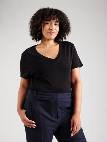 Tommy Hilfiger Curve - Camiseta en negro: frente