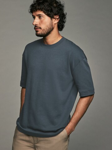 Next T-Shirt in Grau