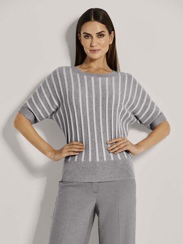 MADELEINE Trui in Grijs: voorkant