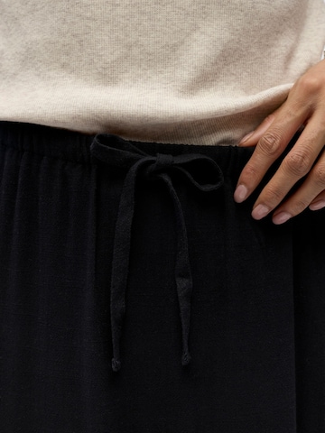 Gonna di OBJECT in nero