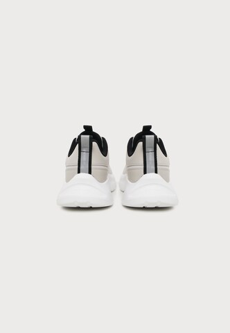 Calvin Klein Sneaker 'ESS' in Grau
