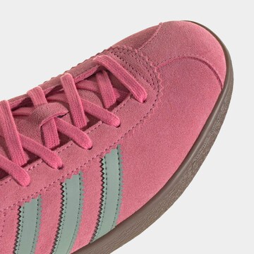 rozā ADIDAS ORIGINALS Zemie brīvā laika apavi 'Stadt'