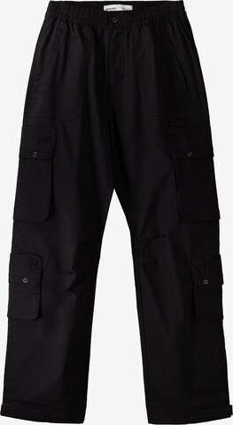 Bershka Loose fit Cargo trousers in Black: front