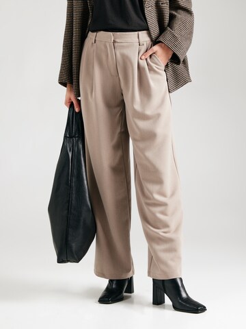 ONLY Loose fit Pleat-front trousers 'ONLHattie' in Grey: front