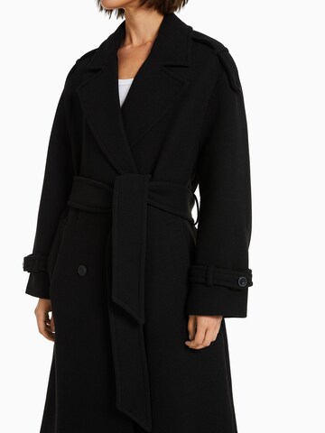 Bershka Płaszcz przejściowy w kolorze czarny