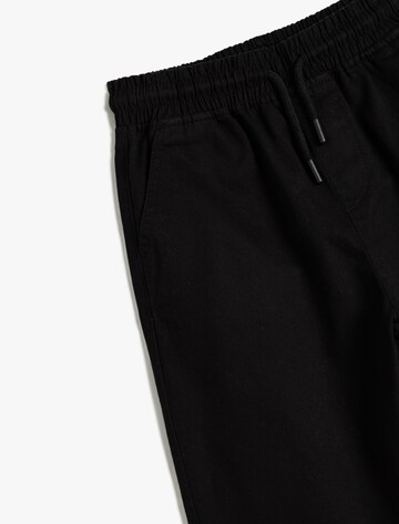 Koton Tapered Broek in Zwart