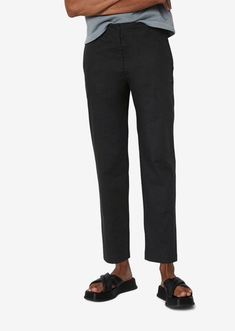 Marc O'Polo Tapered Chino Pants in Black: front