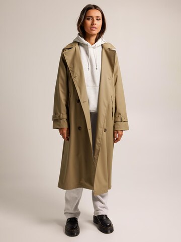 America Today Between-seasons coat in Green: front