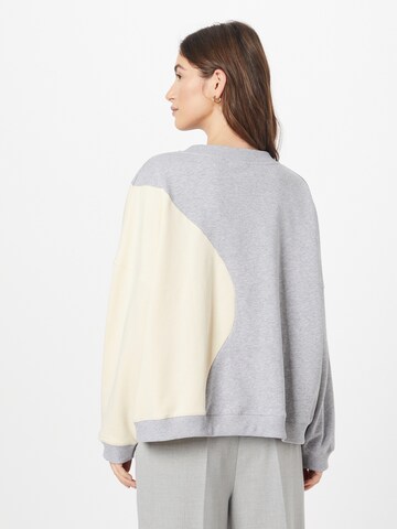 Blanche Sweatshirt 'Yin Yang' in Grau