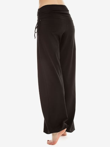 Winshape Ozke Športne hlače 'WH1' | črna barva