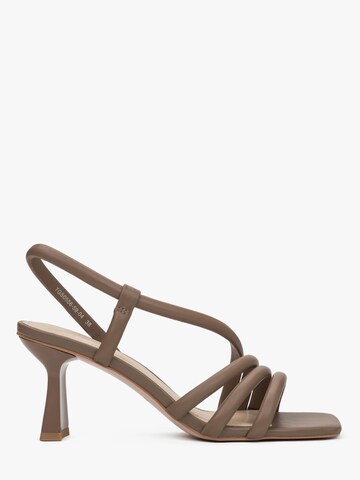 Estro Strap Sandals '0556' in Brown: front