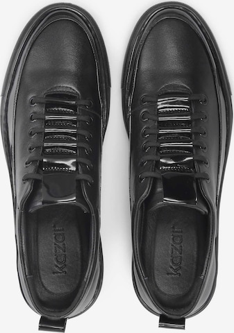 Sneaker low de la Kazar pe negru