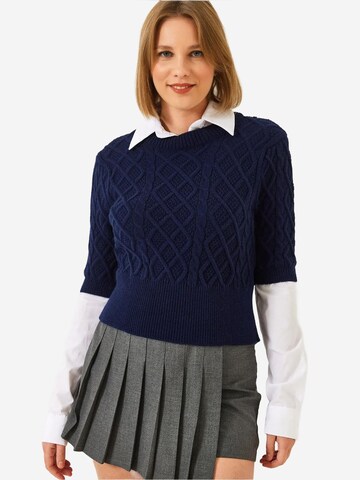Bianco Lucci Sweater in Blue: front