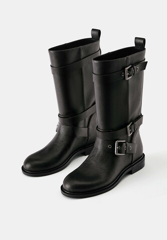 Botine de la Pull&Bear pe maro