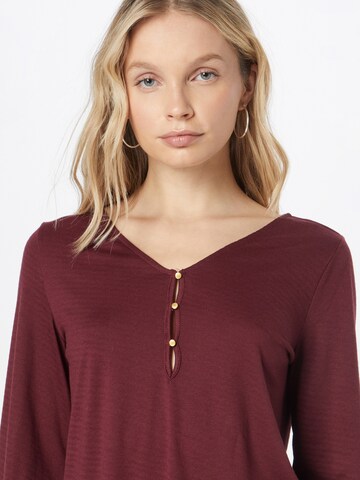 ABOUT YOU Shirt 'Hedda' in Rood
