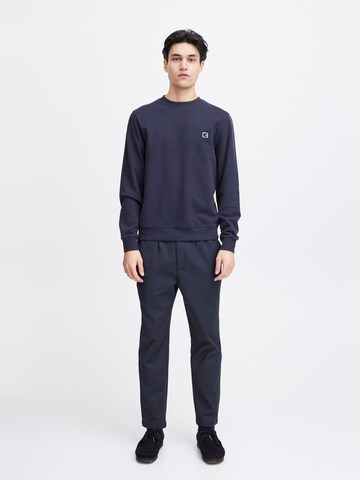 Casual Friday - Sweatshirt 'Sebastian' em azul